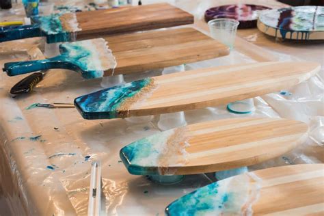 how to create resin art and the importance of choosing the right tools